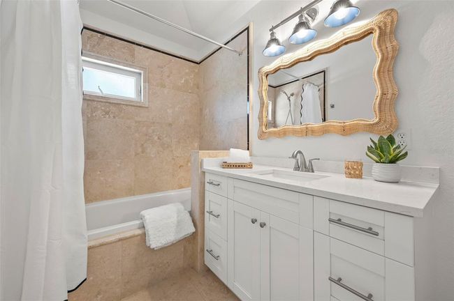 204 75 Th St, House other with 3 bedrooms, 2 bathrooms and null parking in HOLMES BEACH FL | Image 48