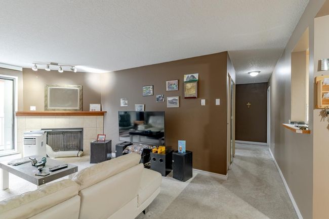 1310 - 13045 6 St Sw, Condo with 2 bedrooms, 1 bathrooms and 1 parking in Calgary AB | Image 4