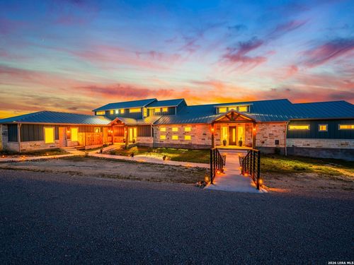 554 Seven Falls Dr, Fredericksburg, TX, 78624-2755 | Card Image