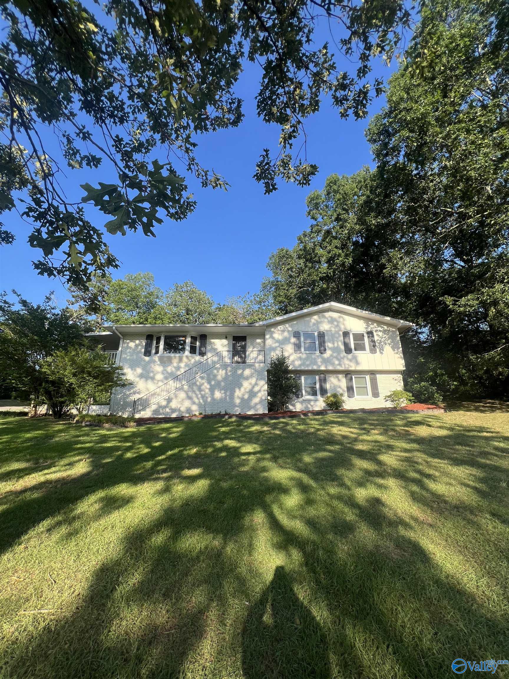 Pineridge Dr, Gadsden, AL 35904