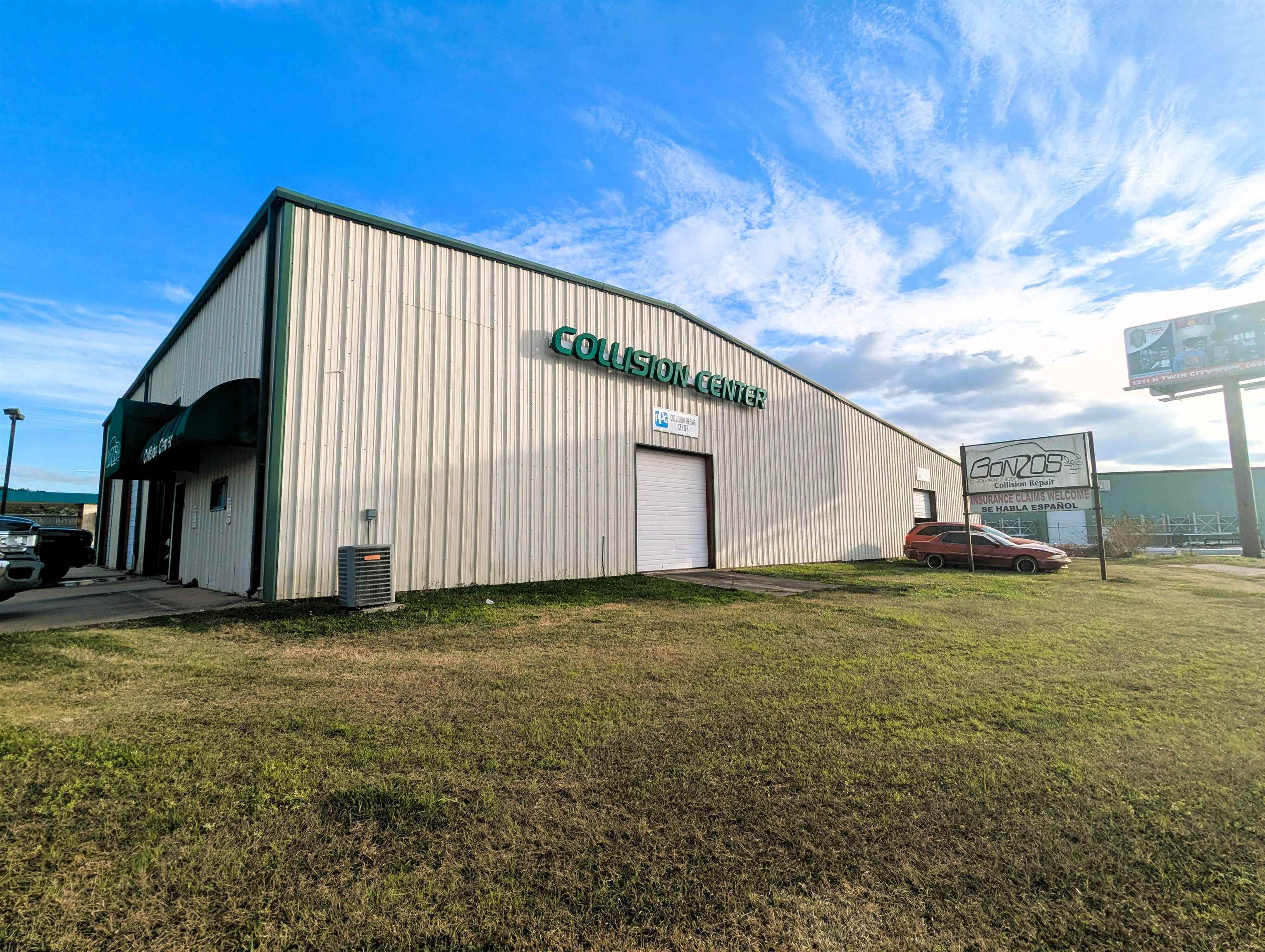 5320 W Parkway St, Groves, TX 77619