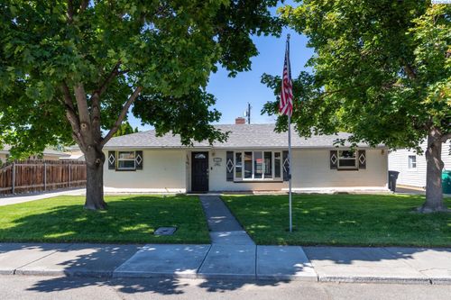 312 W 12th Ave, Kennewick, WA, 99337-4713 | Card Image
