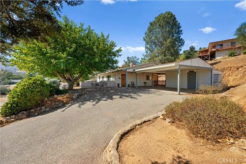 480 Sierra Vista Dr, Wofford Heights, CA, 93285-9441 | Card Image