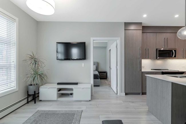 205 - 383 Smith Street Nw, Home with 2 bedrooms, 2 bathrooms and 1 parking in Calgary AB | Image 11