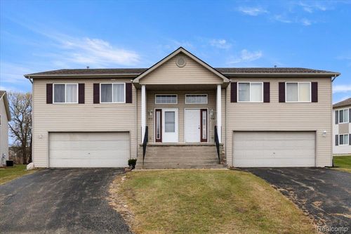 9542 Overlook Ct, Grand Blanc, MI, 48439-7320 | Card Image