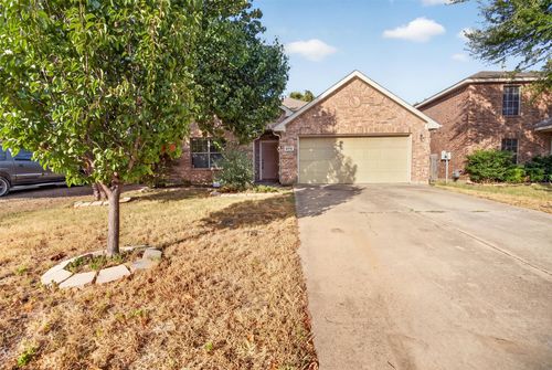 5916 Crestview Dr, Grand Prairie, TX, 75052-8513 | Card Image