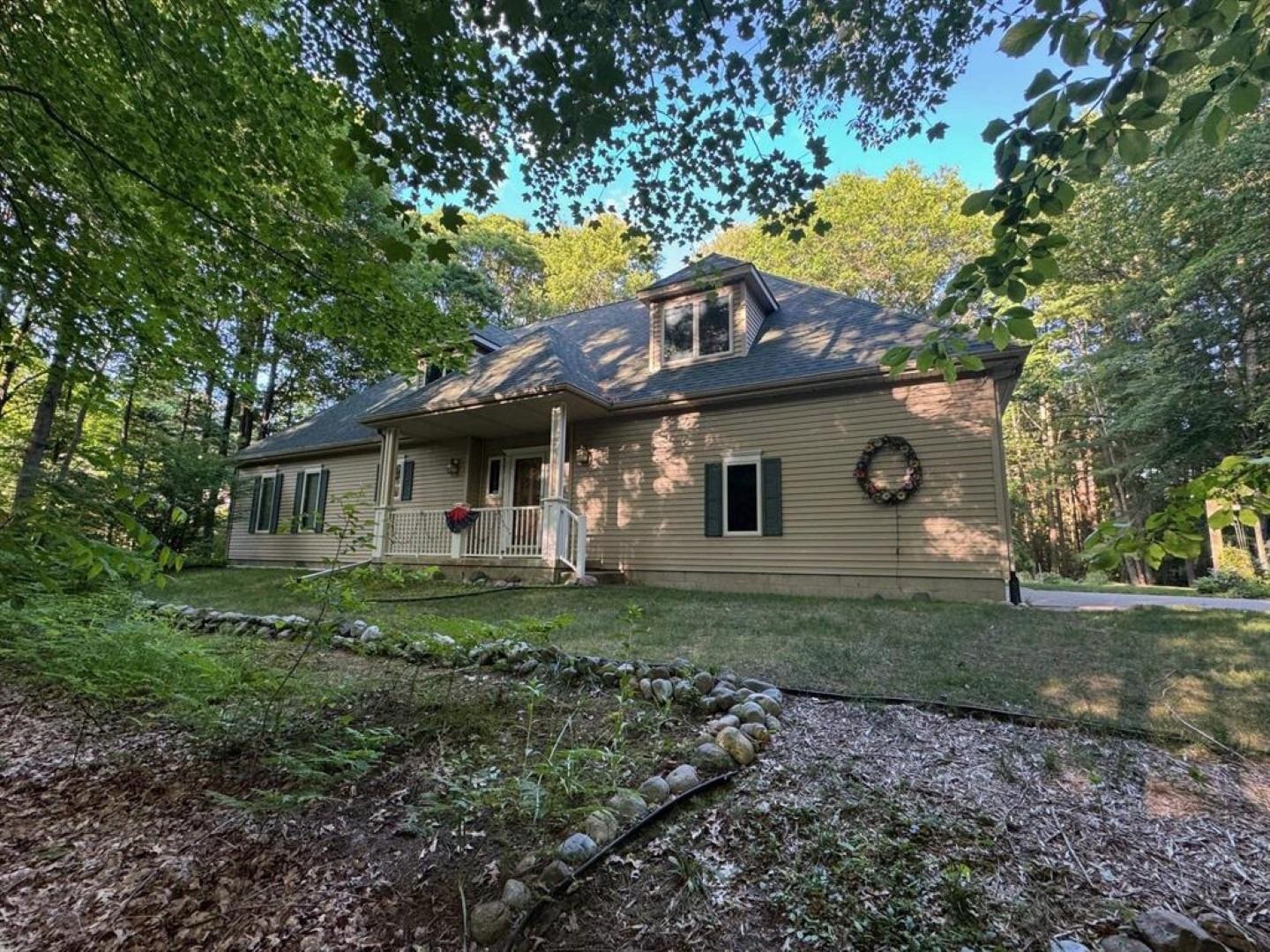Pinesboro Dr, Sanford, MI 48657