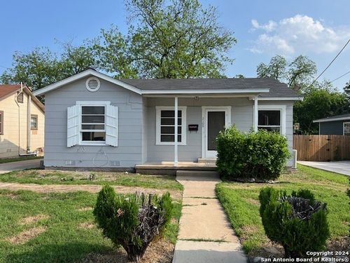 2108 Fresno, San Antonio, TX, 78201-3418 | Card Image