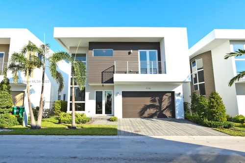 9745-9745 Nw 75th Ter, Doral, FL, 33178-3401 | Card Image