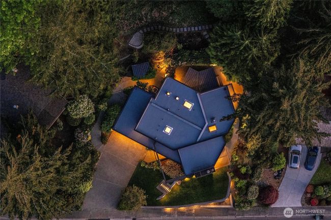 13707 Se 51 St Pl, House other with 4 bedrooms, 4 bathrooms and 2 parking in Bellevue WA | Image 33