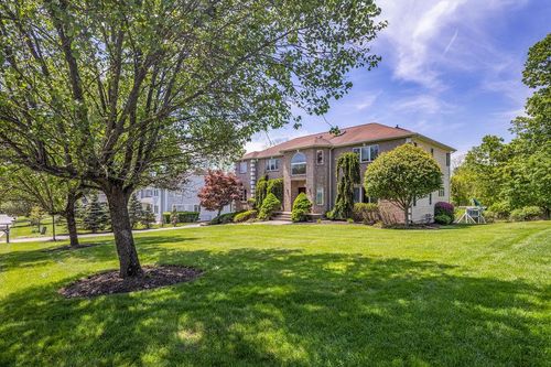 8 Marcus Dr, Monsey, NY, 10952-5230 | Card Image