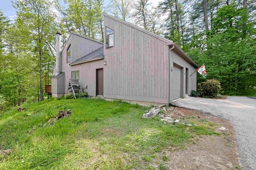 44 Coburn Woods Dr, Nashua, NH, 03063-2845 | Card Image
