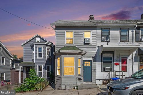 31 Chestnut St, STEELTON, PA, 17113-2518 | Card Image