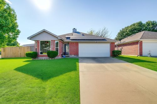 1008 Miles Ave, Burleson, TX, 76028-5704 | Card Image