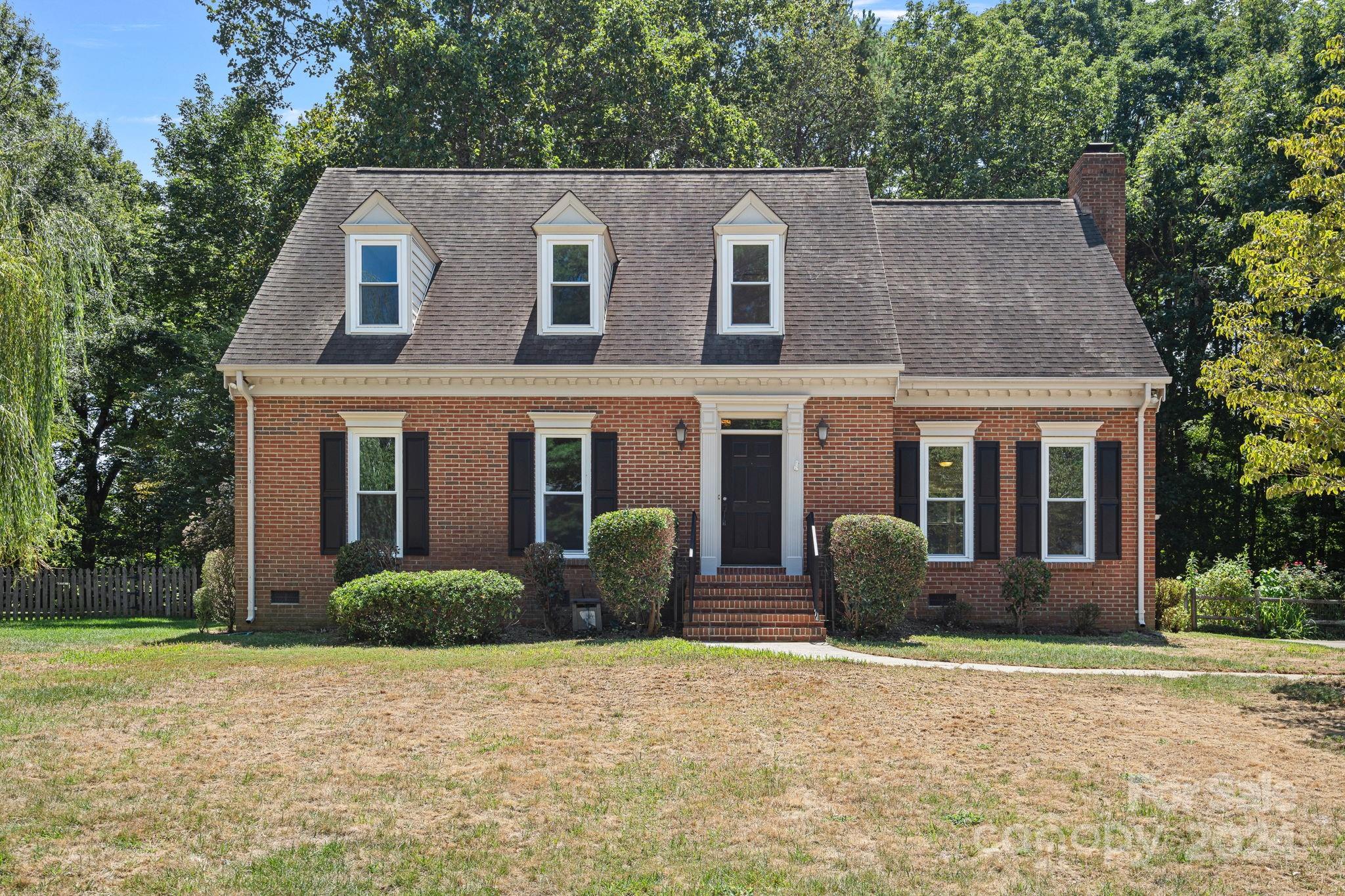 Oxborough Dr, Matthews, NC 28105