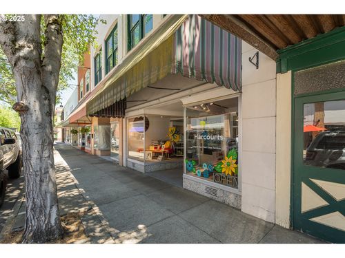627 Se Jackson St, Roseburg, OR, 97470-4935 | Card Image