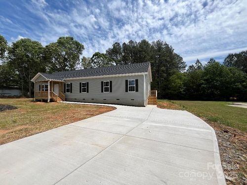 2070 Travis Rd, Conover, NC, 28613-9163 | Card Image