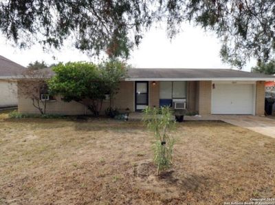 1603 1st, House other with 3 bedrooms, 1 bathrooms and null parking in Zapata TX | Image 1