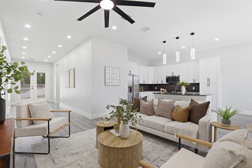 113 Los Robles Road, Elgin, TX, 78621 | Card Image