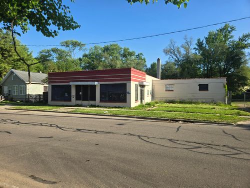 655-653-655 Lake St, Kalamazoo, MI, 49001-2943 | Card Image