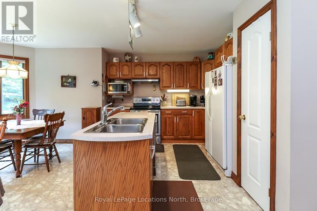 3 Kelley Cres, House other with 4 bedrooms, 3 bathrooms and 8 parking in Wasaga Beach ON | Image 13
