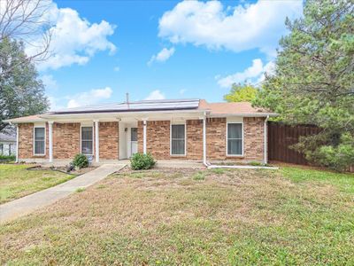 Corner lot with oversize front yard. | Image 3