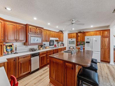 6 - 70 Toxaway Shores, Home with 2 bedrooms, 2 bathrooms and null parking in Lake Toxaway NC | Image 3