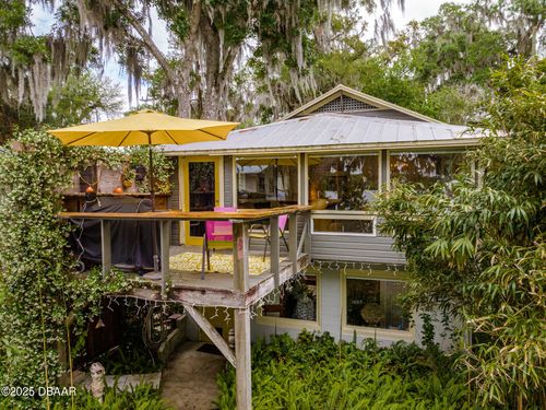603 Front St, Welaka, FL, 32193-2064 | Card Image
