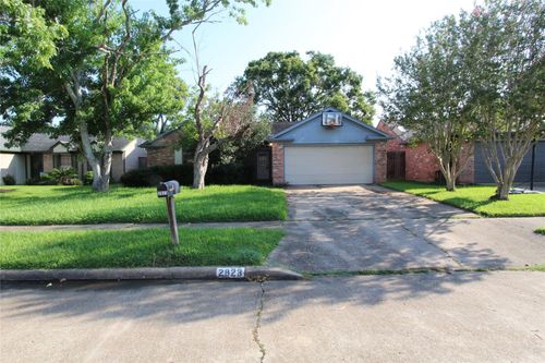 2823 Chimneystone Cir, Sugar Land, TX, 77479-1720 | Card Image