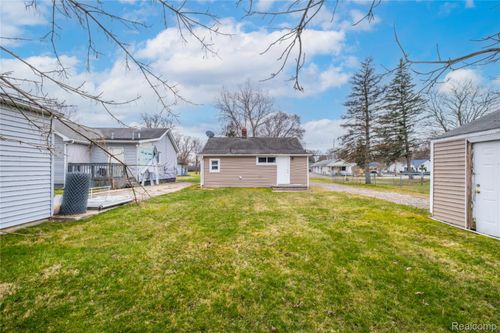 2271 Kenneth St, Burton, MI, 48529-1349 | Card Image