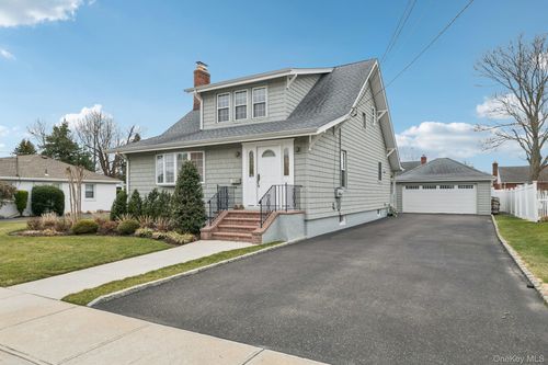 449 S 1st St, Lindenhurst, NY, 11757-4914 | Card Image