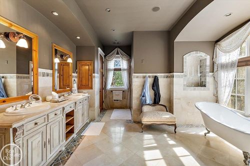 5350 Brewster Rd, Oakland Twp, MI, 48306-2310 | Card Image