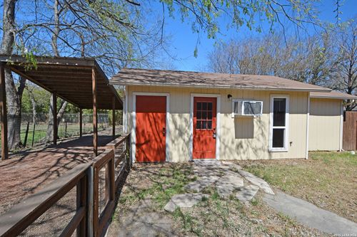 3174 Boon St, Seguin, TX, 78155-2904 | Card Image