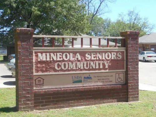 1136 N Newsom St, Mineola, TX, 75773-1300 | Card Image