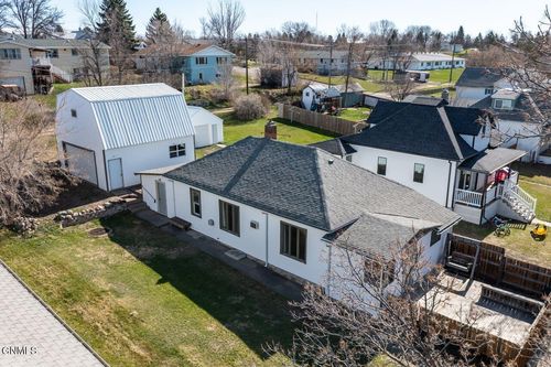 814 4th Ave, Washburn, ND, 58577-4353 | Card Image