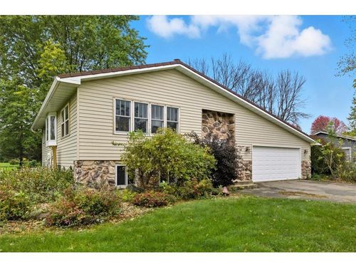 443 Oak St, Woodville, WI, 54028-9582 | Card Image