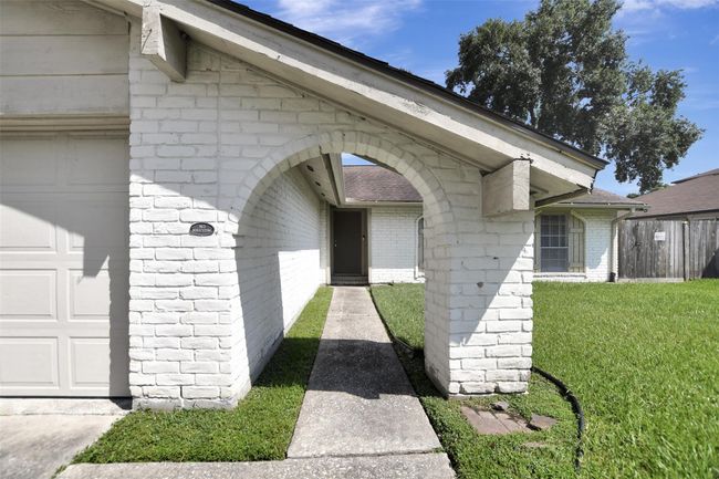 Take advantage of this walkway by adding welcoming landscape and flowering blossoms. Your loved ones are sure to feel embraced by such beauty. | Image 5