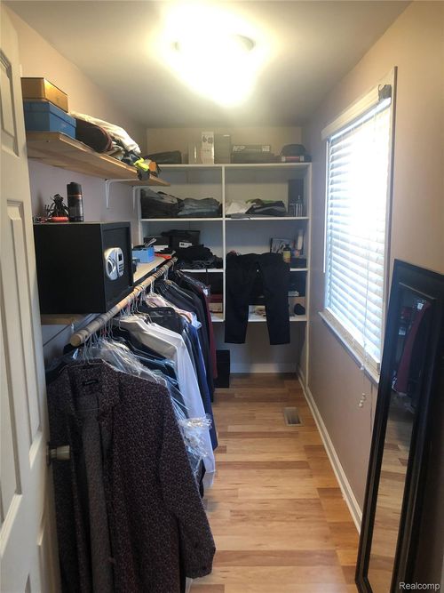 4715 Culver St, Dearborn Heights, MI, 48125-3310 | Card Image