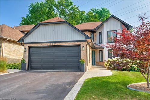 697 Lambshead Dr, Burlington, ON, L7S2E6 | Card Image