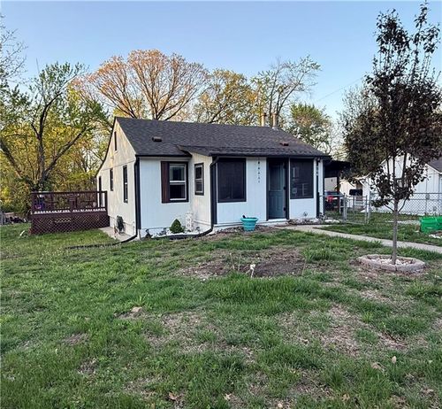 704 E Hayward Ave, Independence, MO, 64050-4631 | Card Image