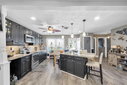 2087 59th St, CLEARWATER, FL, 33760-1910 | Card Image