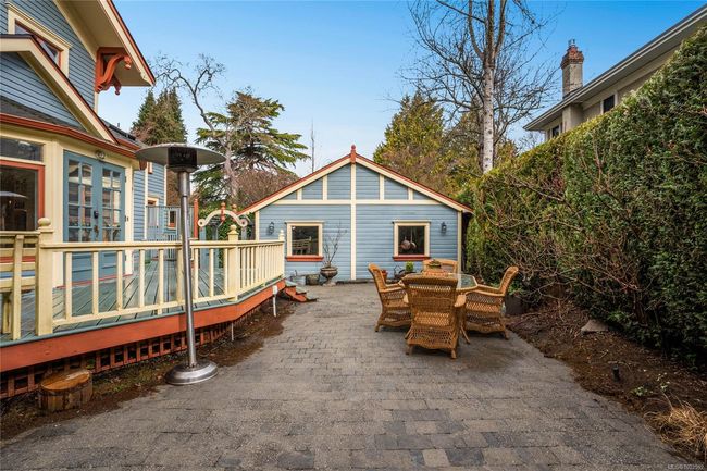 1023 St Charles St, House other with 3 bedrooms, 3 bathrooms and 6 parking in Victoria BC | Image 44