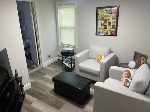 1-15 Rock St, Bristol, RI, 02809-3307 | Card Image