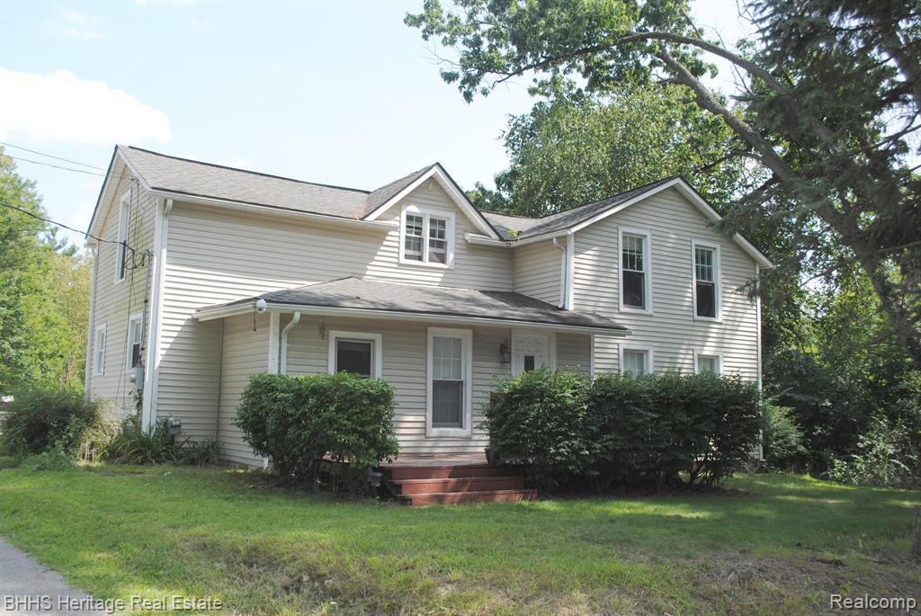 Carroll Lake Rd, Commerce Township, MI 48382