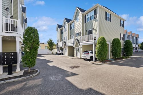 10 Hearthstone Ct, Farmingdale, NY, 11735-3654 | Card Image