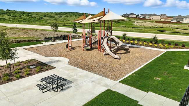 Community play area with a yard | Image 31
