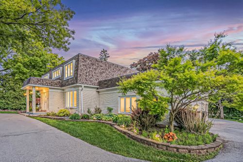 15 Devonshire Dr, Oak Brook, IL, 60523-1712 | Card Image