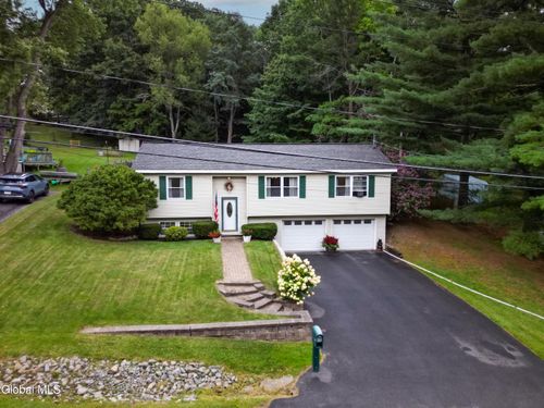 844 Glebe St, Johnstown, NY, 12095-3418 | Card Image