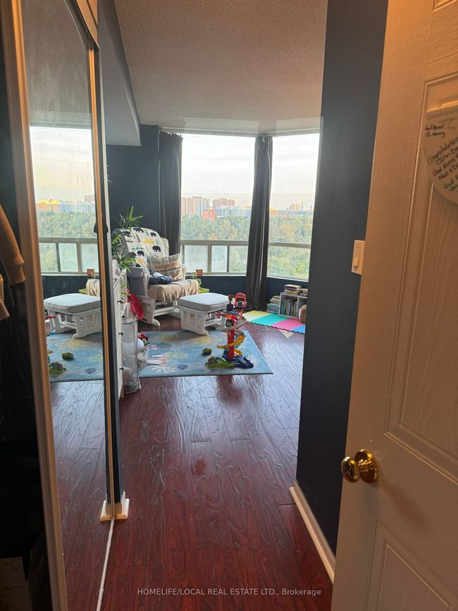 1402 - 3 Hickory Tree Rd, Condo with 2 bedrooms, 2 bathrooms and null parking in York ON | Image 11