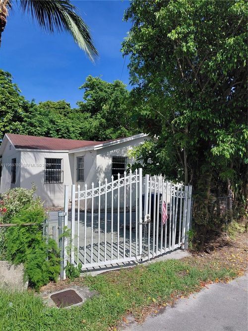 7091 Nw 21st Ave, Miami, FL, 33147-6951 | Card Image